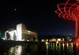 Lago Arena con l'Albero della Vita e Palazzo Italia. Phot. Andrj15